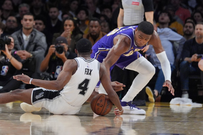 Lakers again use traditional court for NBA Cup quarterfinal vs. Spurs