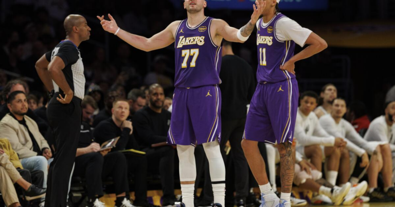 Lakers fall to Spurs and are eliminated from NBA Cup contention