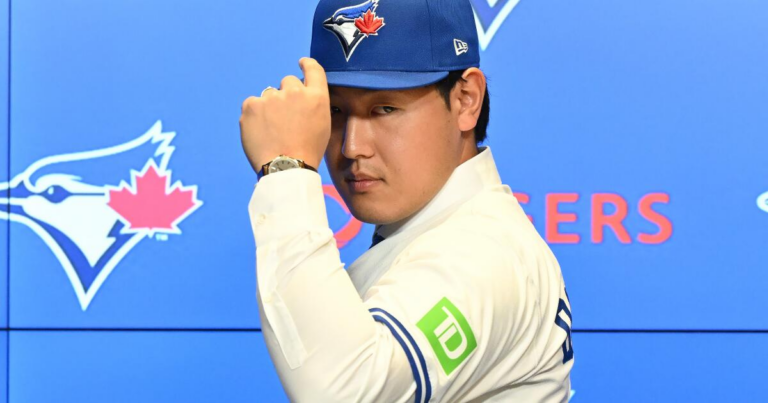 La firma de Kazuma Okamoto es un ‘paso importante’ para los Azulejos, dice el gerente general