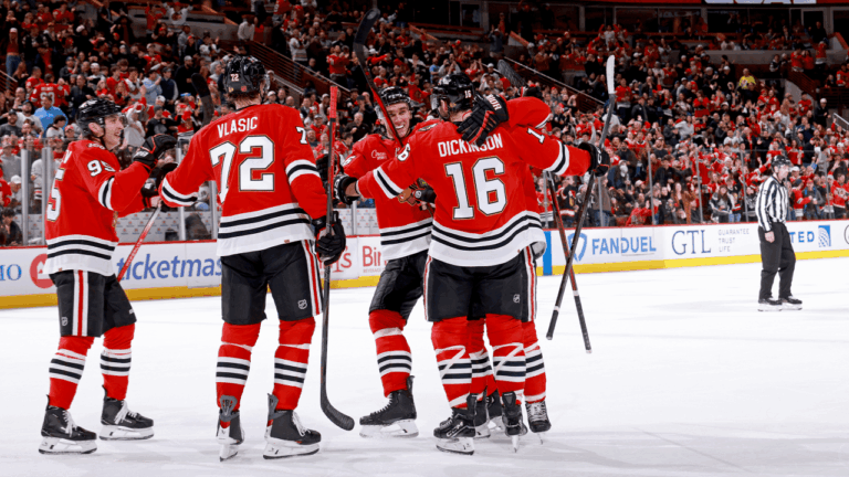 Blackhawks score 7, ease past Blues for 4th straight win