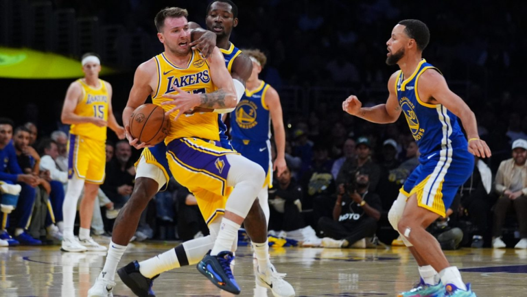 Curry y Dončić, las camisetas más vendidas de la NBA