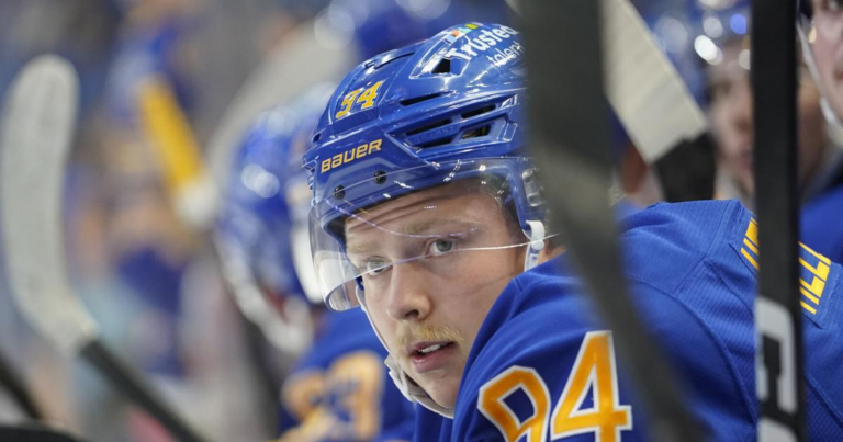 Konsta Helenius, Alex Lyon spark Sabres’ win in Nashville