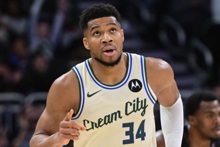 ESPN Insider Predicts Giannis Antetokounmpo-Bucks “Divorce” After Blunt Trade Rumor Response