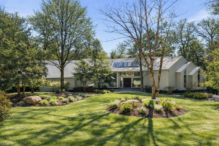 Glass-forward 1980s contemporary in Gates Mills asks $1.3M: House of the Week