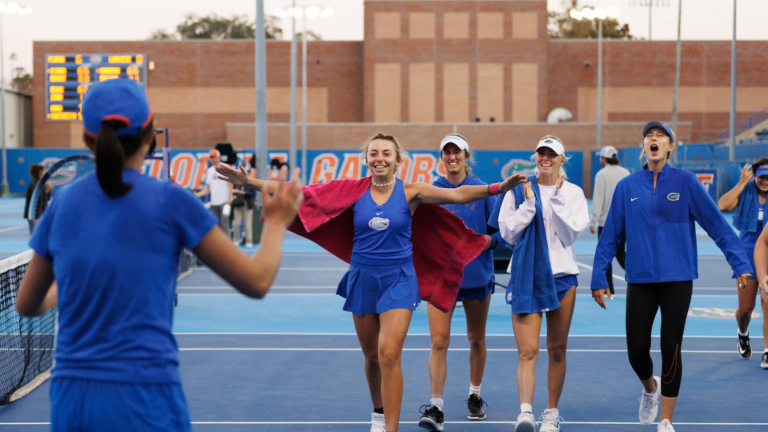 Florida women’s tennis cruises to road victory over Arkansas