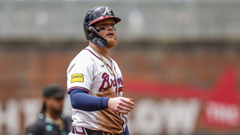 Padres sign another former Dodgers standout