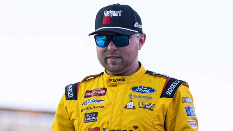 Layne Riggs holds off Ty Majeski to win at St. Petersburg