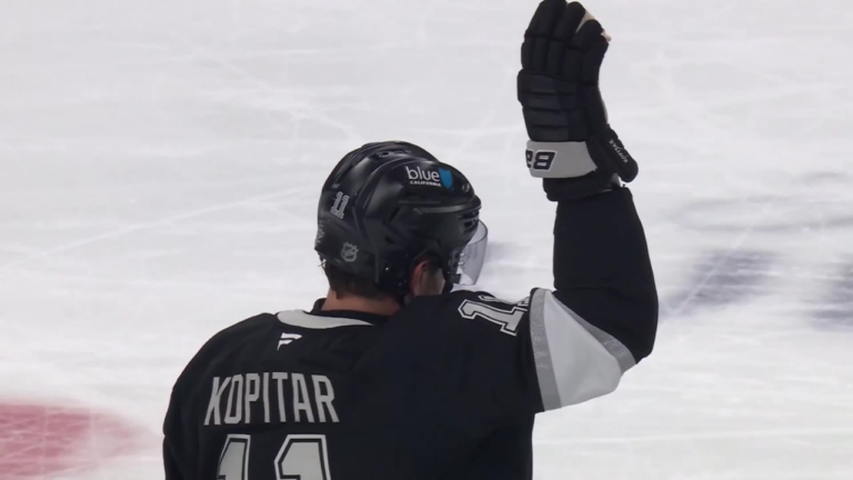 Kopitar gets standing ovation, special shirts for 1,500th NHL game