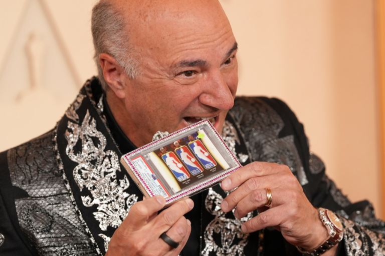 Businessman, reality star by wearing $12.9 million NBA card chain at Oscars