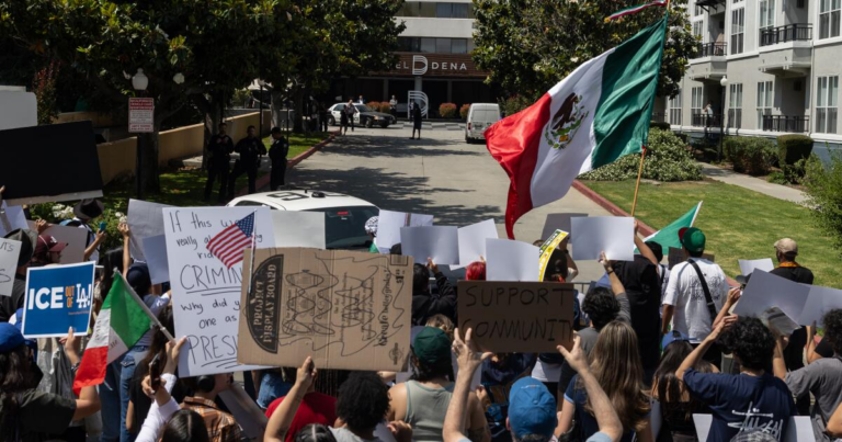 If L.A. hotels, stadiums host ICE, union says employees can skip work