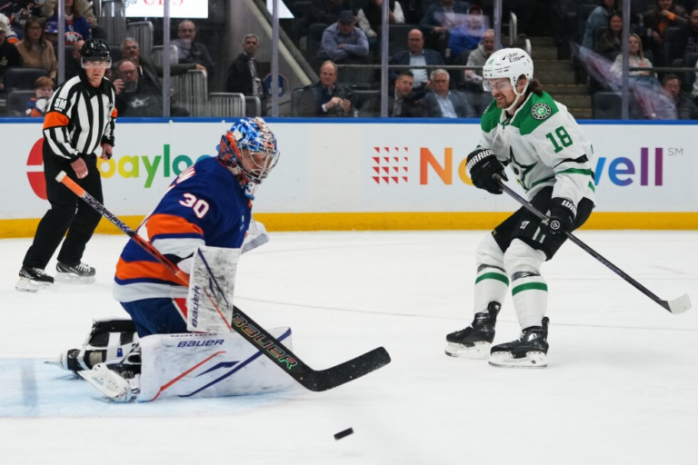 Ilya Sorokin shines against Stars to give Islanders a much-needed win