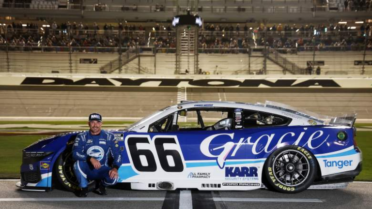 Casey Mears Signs With Beard Motorsports With 500 Starts In Sight