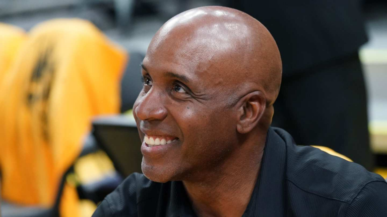 Giants Legend Barry Bonds’ Total MLB Walks Adds Up to Absurd Distance