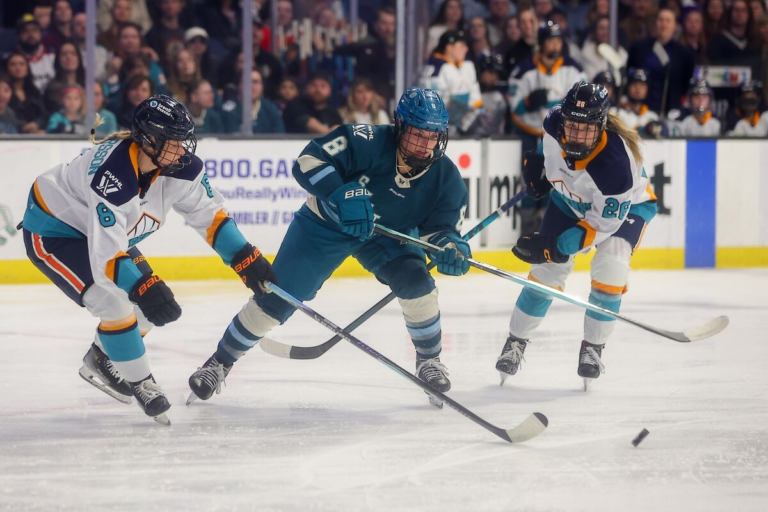 Packing 17,000 Fans Into MSG Shows Promise of Women’s Pro Hockey