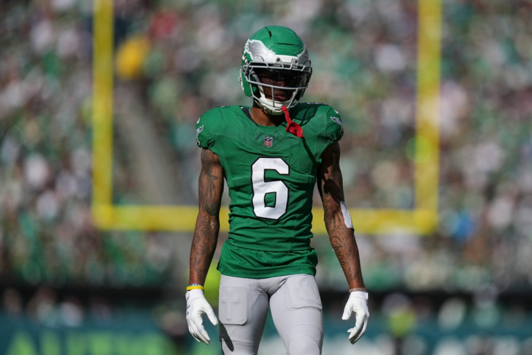 Eagles’ DeVonta Smith Surprises Dan Orlovsky’s Son for Autism Awareness Day
