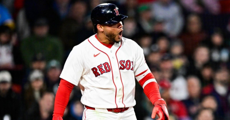 Venezolano Willson Contreras estalla tras pelotazo y lanza dura advertencia en MLB