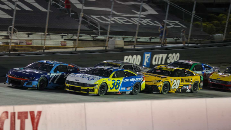 How Many Drivers Are Set To Compete In The Food City 500 At Bristol?