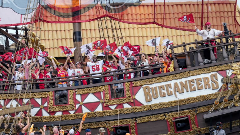 Buccaneers eye a $1 billion renovation to Raymond James Stadium