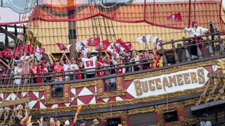 Buccaneers eye a $1 billion renovation to Raymond James Stadium