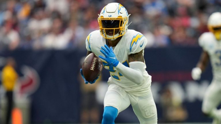 Safety Nasir Adderley signs with Colts, ending retirement