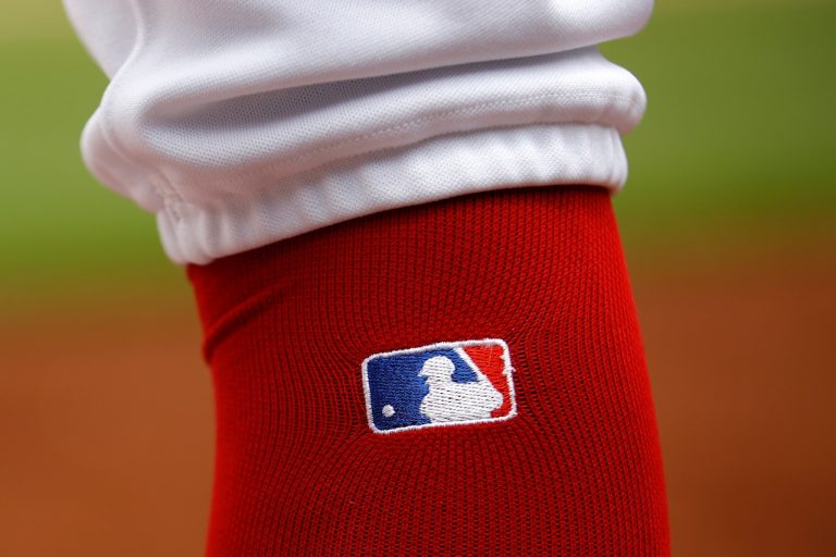 Ex-MLB player who was catcher for historic game dies at 87