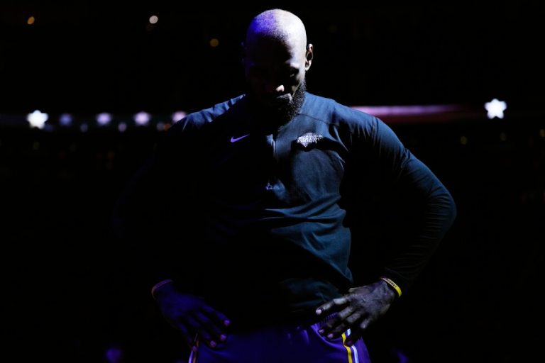 NBA conference semis: Thunder-Lakers, Spurs-Wolves, Knicks-76ers