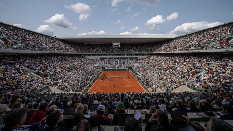 Top tennis players slam Roland Garros prize money, citing a shrinking share of tournament revenue