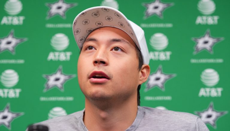 Blackhawks need to be aggressive with trade offers if any stars hit market this summer