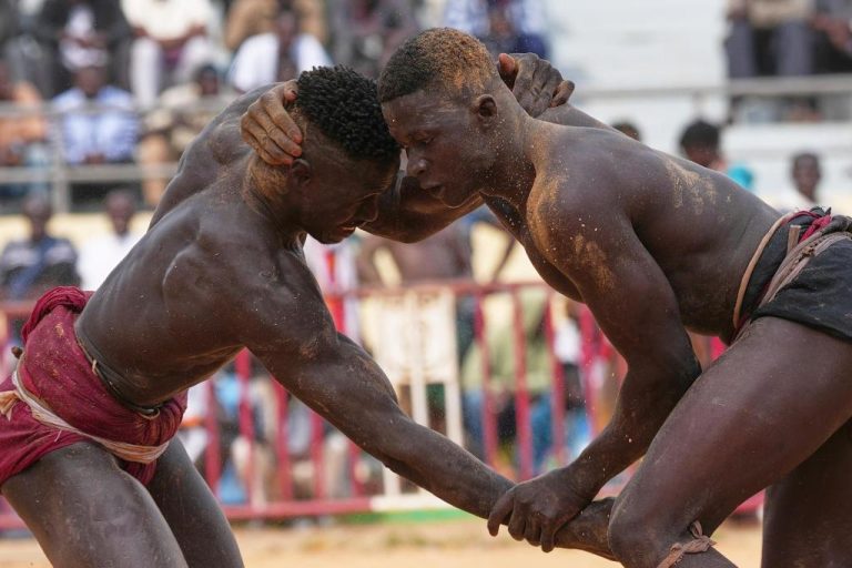 In Senegal’s wrestling arenas, rituals share the spotlight with the fight, in photos