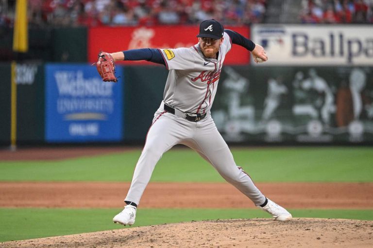 MLB World Reacts to Atlanta Braves Releasing Aaron Bummer