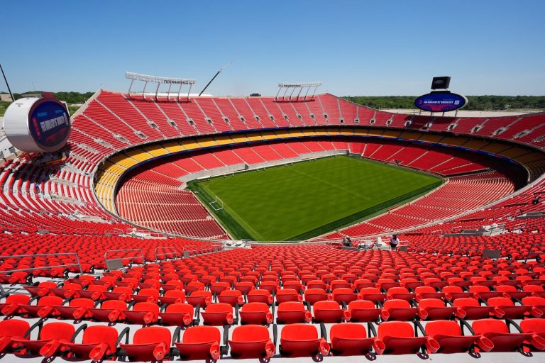 FIFA bans refillable water bottles at World Cup stadiums