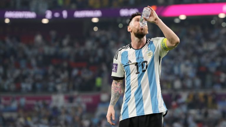 FIFA bans fans from taking water bottles into World Cup stadiums