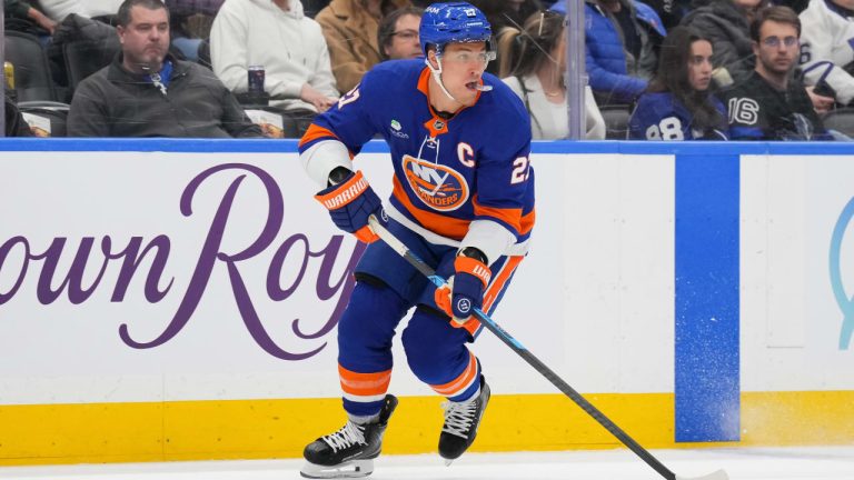 Lee’s agent meets with Islanders, who hope to keep longtime captain