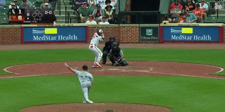Pirates trade Draft pick to White Sox in deal for infield, bullpen help